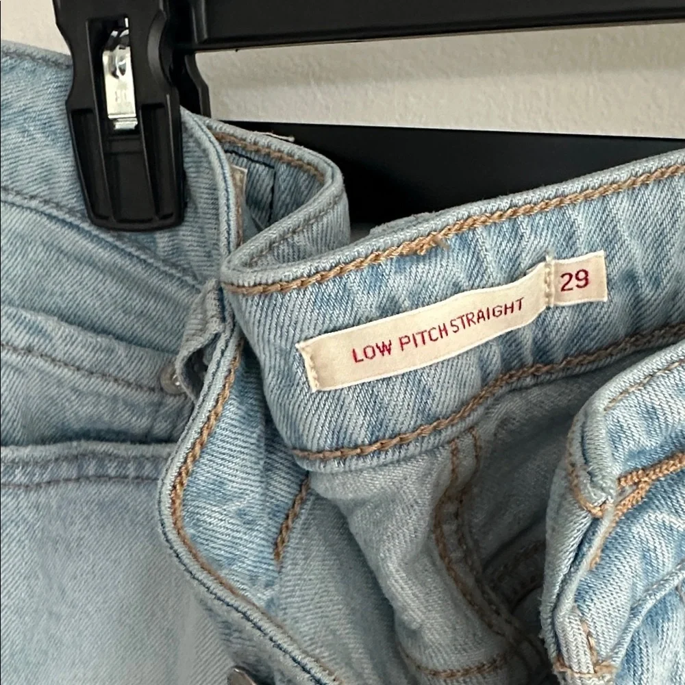 Levi’s Low pitch straight jeans size 29